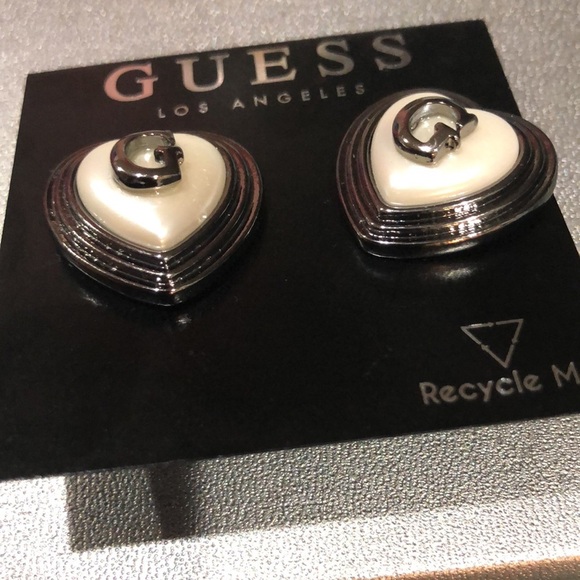 Guess silver‎ heart shaped faux pearl inset G monogram stud earrings brand new - Picture 7 of 7